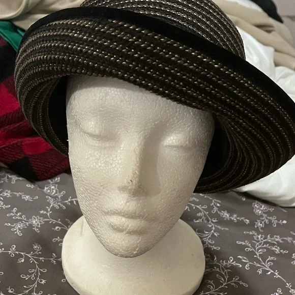 Chic Black and Metallic Women's Hat - Picture 2 of 4